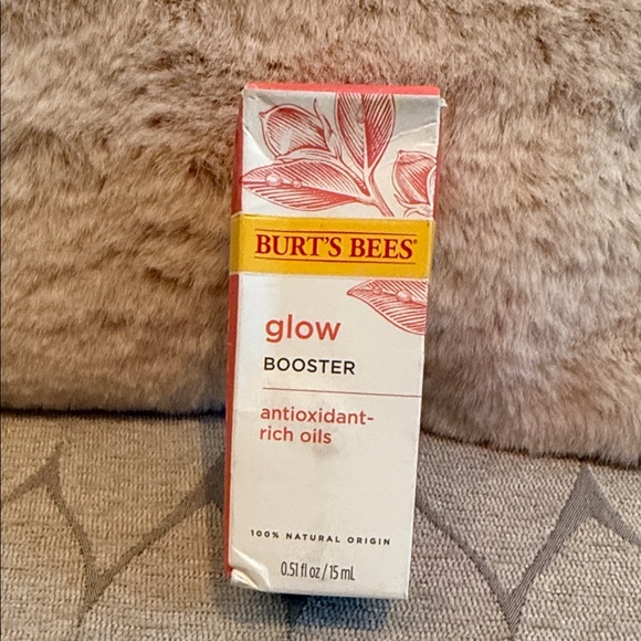 Burt's Bees Glow Booster - Picture 1 of 2
